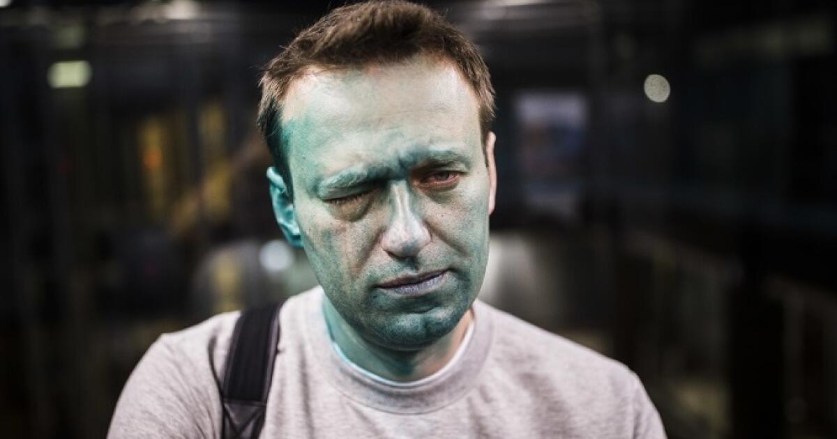 Navalny RÉPOND aux accusations d’avoir TUÉ un blogueur russe