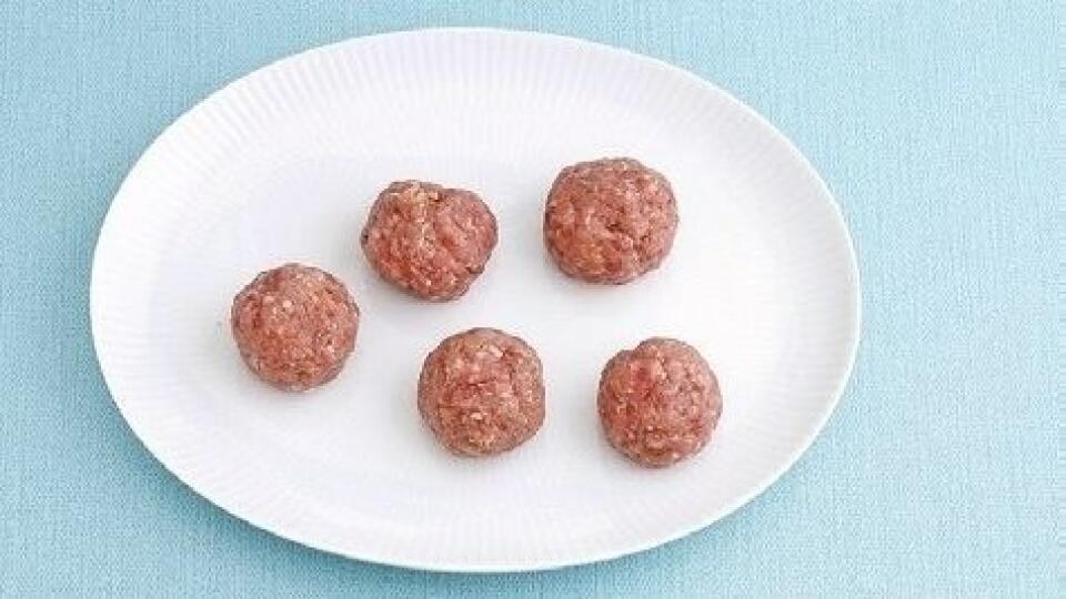 Mäsové guľky so zemiakmi a s rozmarínom (5. krok)