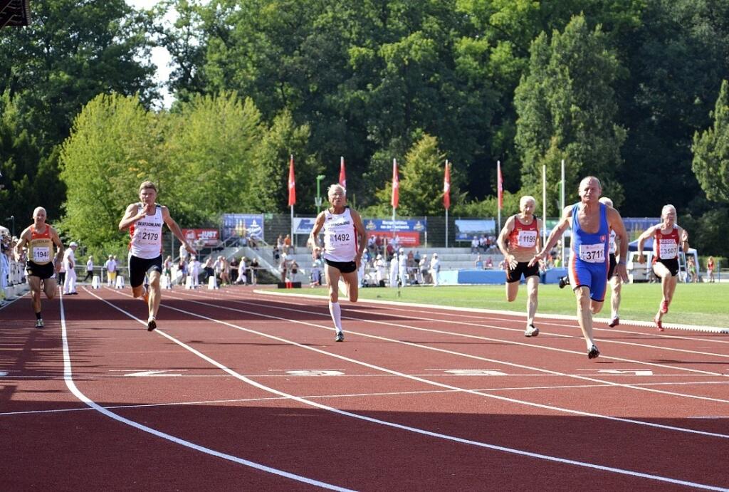 Vo veku 74 rokov zomrel svetový rekordér v behu na 100 m veteránov Vladimír Výbošťok.