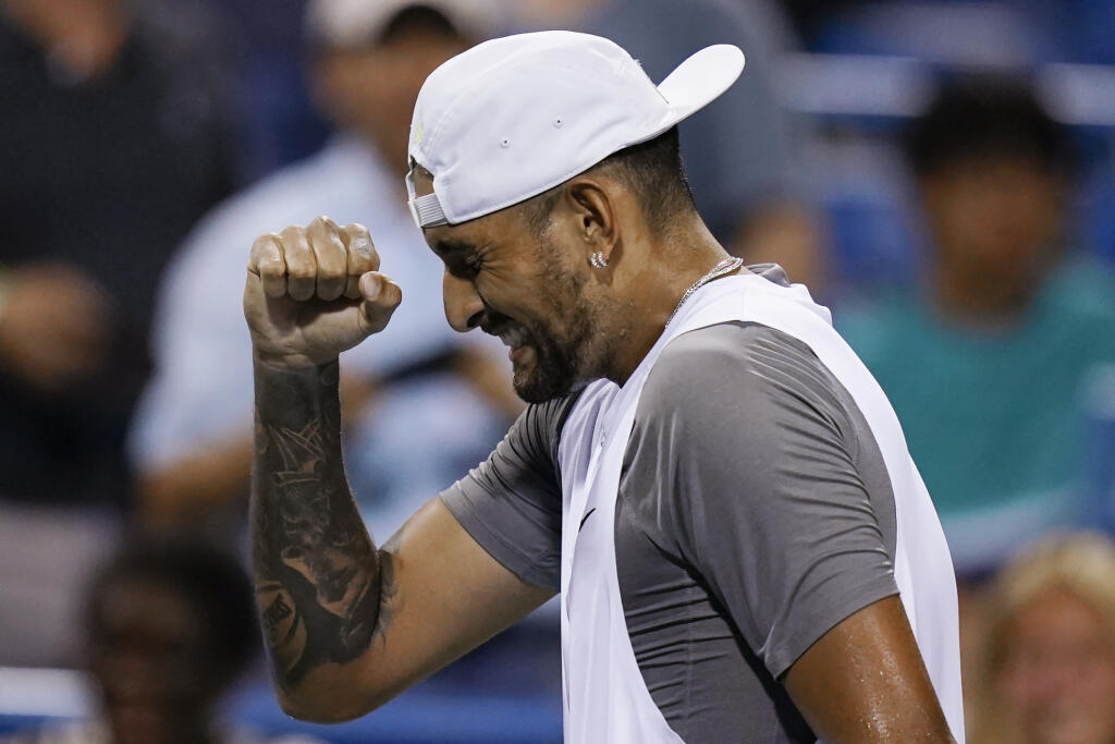 KK5 Washington - Austrálsky tenista Nick Kyrgios sa teší po víťazstve nad Američanom Tommym Paulom v 2. kole dvojhry na turnaji ATP vo Washingtone 3. augusta 2022. FOTO TASR/AP
Nick Kyrgios, of Australia, clenches his fist after winning a match against Tommy Paul, of the United States, at the Citi Open tennis tournament in Washington, Wednesday, Aug. 3, 2022. (AP Photo/Carolyn Kaster)