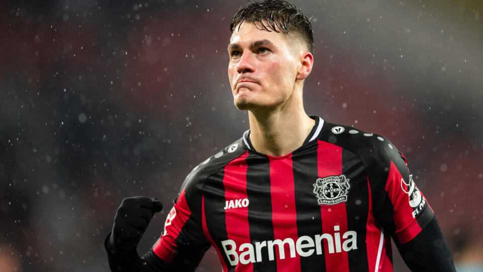 KK58 Leverkusen - Na snímke český futbalista Patrik Schick z Leverkusenu sa teší z gólu na 5:1 v zápase 14. kola nemeckej bundesligy Bayer Leverkusen - SpVgg Greuther Fürth 4. decembra 2021 v Leverkusene. FOTO TASR/DPA
04.12.2021, Nordrhein-Westfalen, Leverkusen: Fußball: Bundesliga, Bayer Leverkusen - SpVgg Greuther Fürth, 14. Spieltag, BayArena. Leverkusens Torschütze Patrik Schick jubelt nach dem Treffer zum 5:1. Foto: Marius Becker/dpa - WICHTIGER HINWEIS: Gemäß den Vorgaben der DFL Deutsche