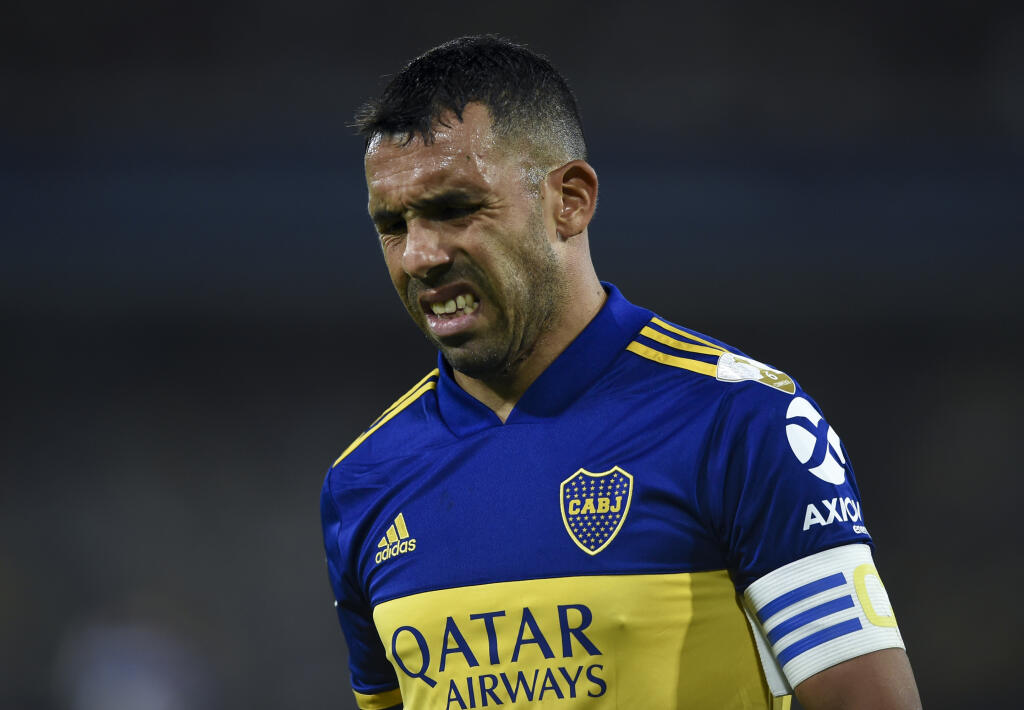 Argentínsky futbalista Carlos Tevez predĺžil o pol roka zmluvu s Bocou Juniors a jeho rozhodnutie zostať, má aj charitatívny rozmer. Celý svoj plat totiž venuje ne dobročinné účely.