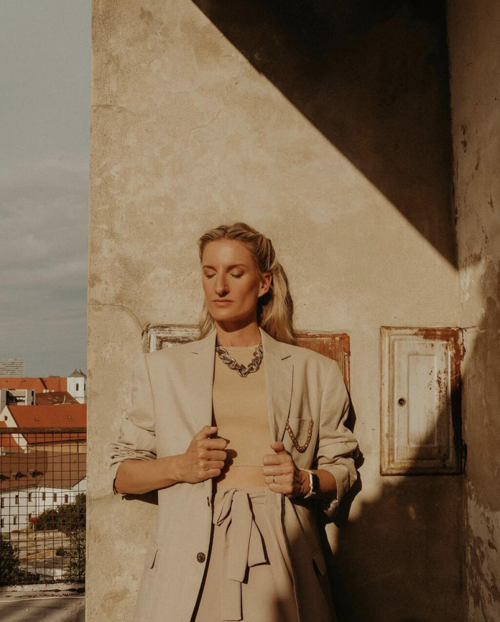 Adela Vinczeová sa nechala nafotiť mladou fotografkou. Vznikla z toho séria krásnych záberov.