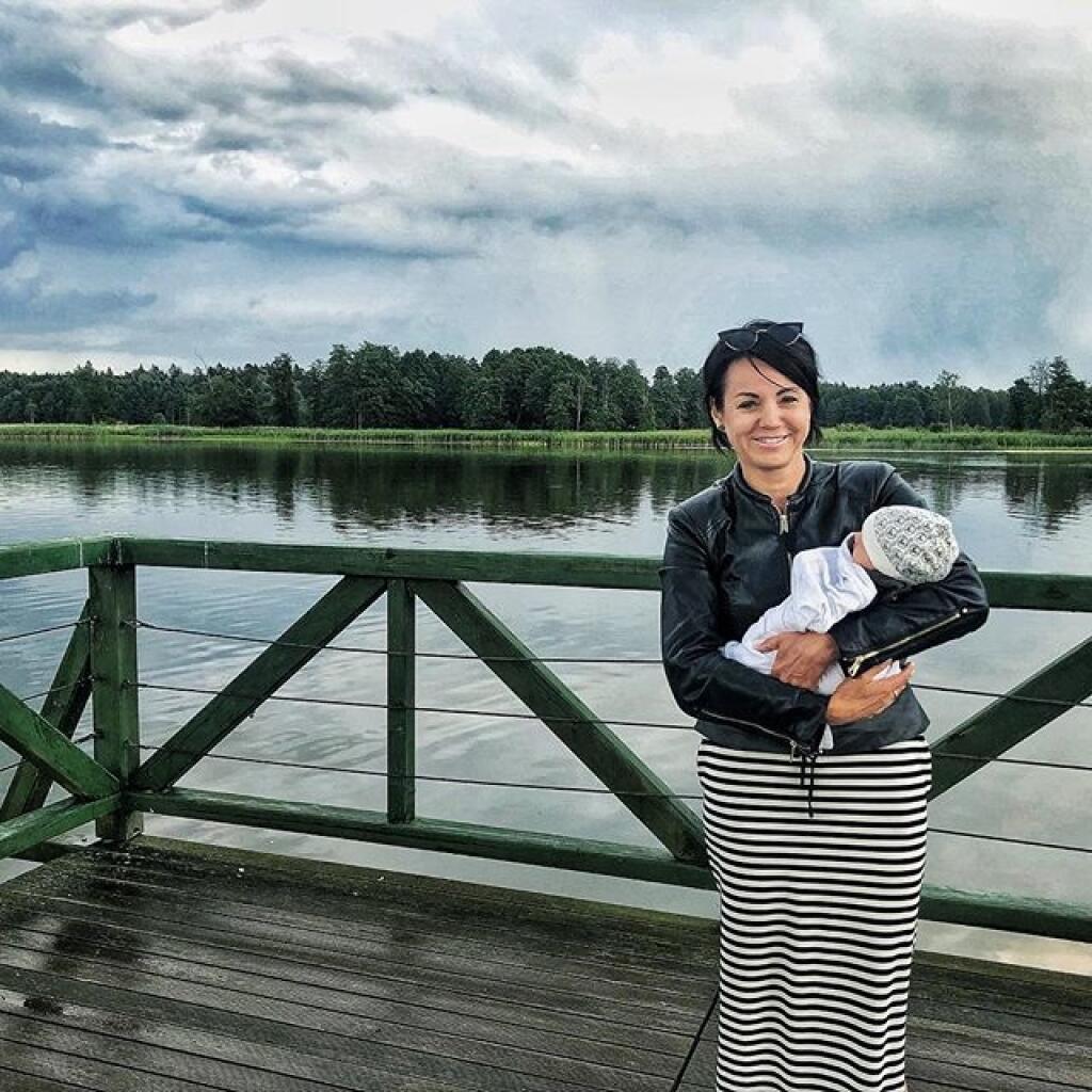Ewina mama s vnúčikom Artušom. Brávali ho na koncerty už takéhoto maličkého.