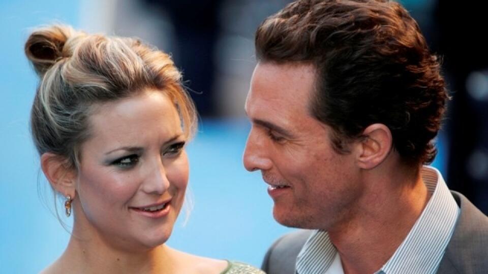 Herci Kate Hudsonová a Matthew McConaughey, hrdinovia jednej zo záplavy romantických komédií, Mačacie zlato.