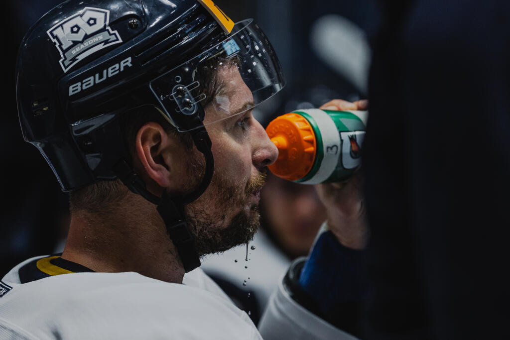 Na snímke Michal Sersen (Slovan) počas zápasu 1.kola Tipos Extraligy 2021/2022 medzi HC Slovan Bratislava a HK Dukla Trenčín.