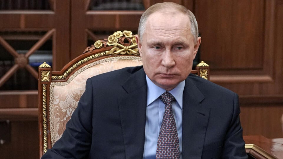 JB 34 Moskva - Ruský prezident Vladimir Putin počúva šéfa Účtovnej komory Ruska Alexeja
Kudrina počas ich stretnutia v Kremli v Moskve 23. marca 2021. Ruský prezident Vladimir Putin dostal v utorok večer prvú dávku vakcíny proti ochoreniu COVID-19. Oznámil to jeho hovorca Dmitrij Peskov bez toho, aby spresnil, ktorou vakcínou bol 68-ročný Putin konkrétne zaočkovaný. Informovala o tom agentúra AFP s odvolaním sa na ruské médiá. FOTO TASR/AP
Russian President Vladimir Putin listens to Alexei Kud