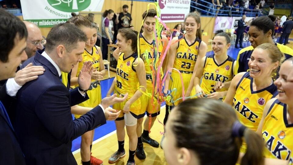 Basketbalistky Young Angels Košice sa síce pripravujú na novú sezónu, no zatiaľ nevedia, v ktorej hale budú hrať domáce zápasy. Ročník 2018/2019 strávili rovnako ako predošlé v Angels aréne, tú však už spravuje Bytový podnik mesta Košice.