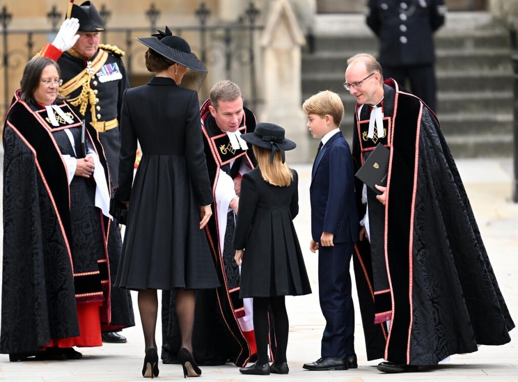 S prababičkou sa lúčia aj princ George a princezná Charlotte.