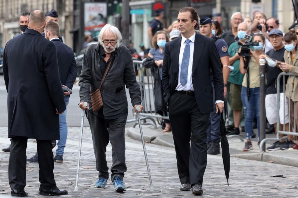 Legenda Pierre Richard prišiel na pohreb kolegu a kamaráta s dvoma paličkami.