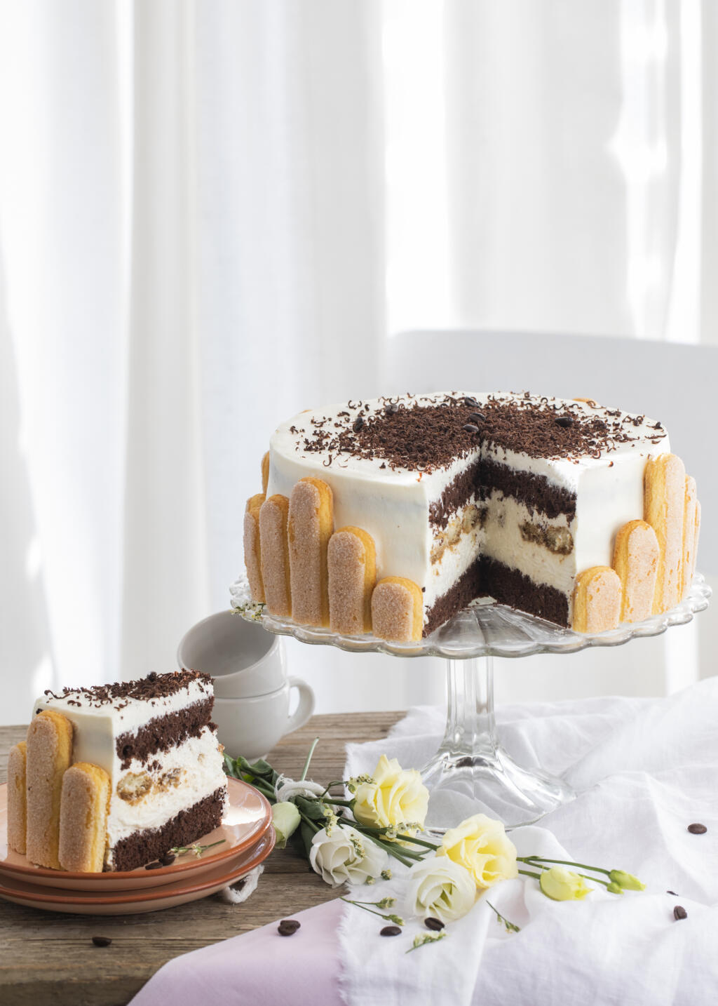 Kokosová tiramisu torta s vaječným koňakom a kávou