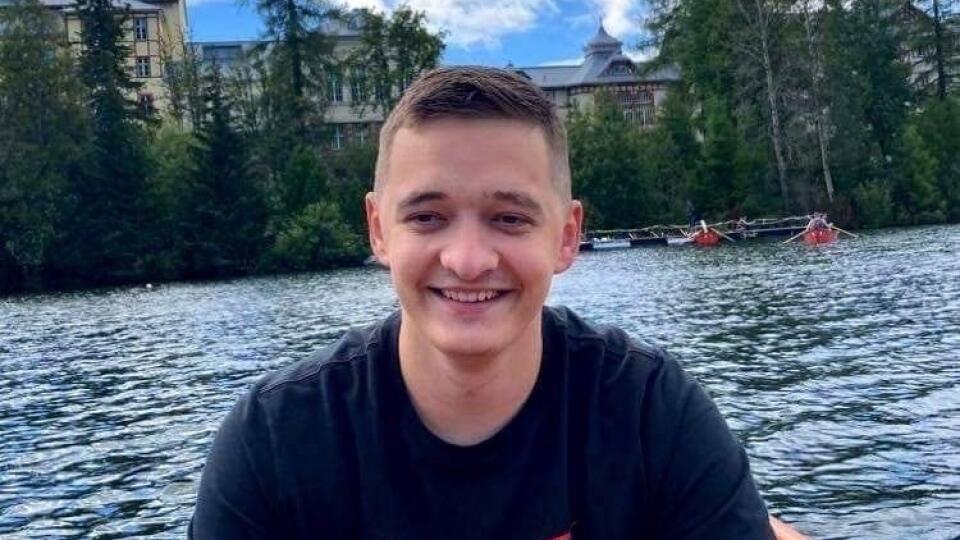 The poor Denis Jaššo († 22) from the village of Bystré died on Friday, January 14, 2022 in a traffic accident between the villages of Čierne nad Topľou and Hlinné.  The young man studied at the Faculty of Civil Engineering and everyone who knew him evaluated him as a skilful and good young man.