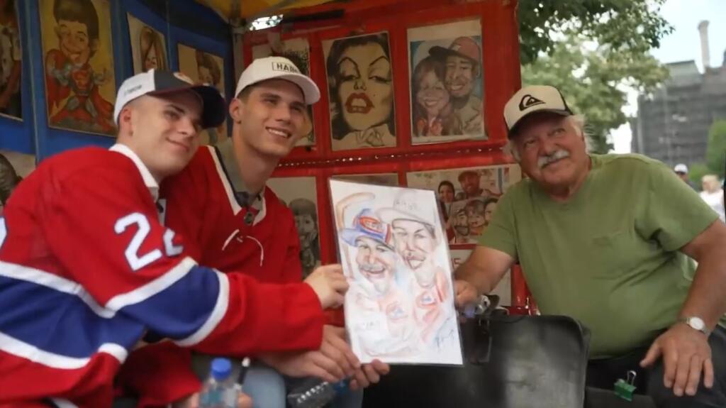 Slafkovský a Mešár sa krátko po drafte na ulici nechali zvečniť karikaturistom. Pozrite sa, ako sa hokejová dvojica zmenila.