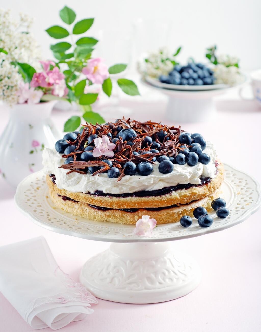 Letná ovocná torta s čučoriedkami