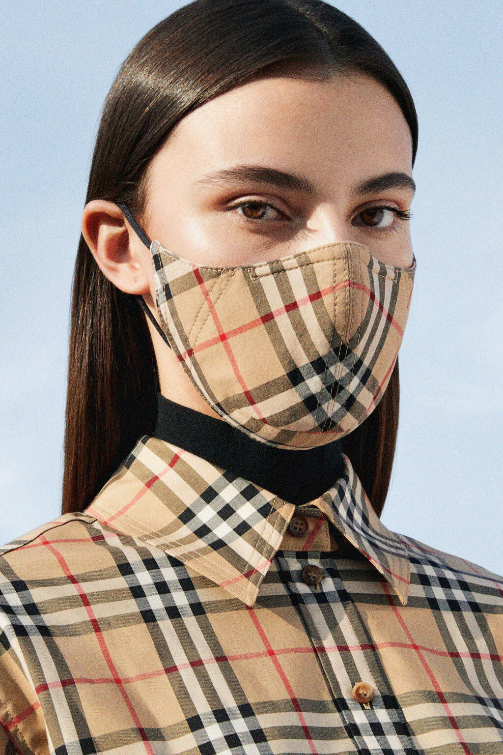 Burberry s typickými vzormi britskej značky