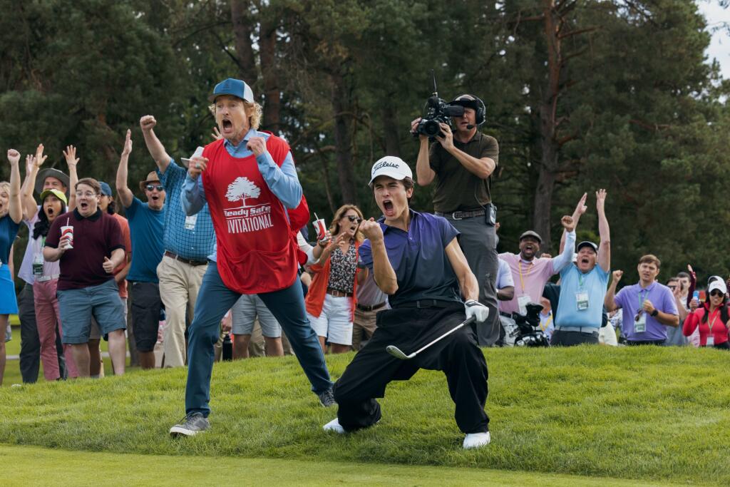 Owen Wilson a Peter Dager na zábere zo seriálu Stick.