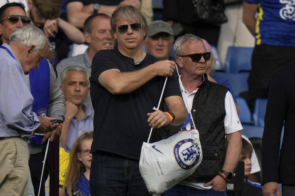 Americký podnikateľ Todd Boehly odkúpil od Romana Abramoviča londýnsku Chelsea.