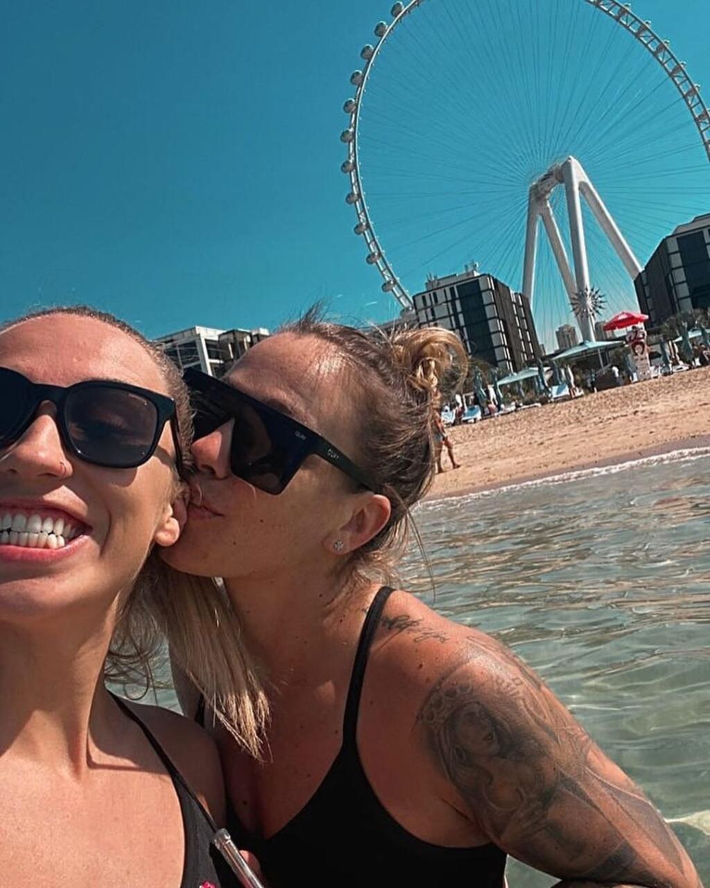 Brankárka Barbora Votiková tvrdí, že v šatni je prevaha lesbičiek. Ona randí s pokrovou hráčkou Barborou Mlejnkovou.
