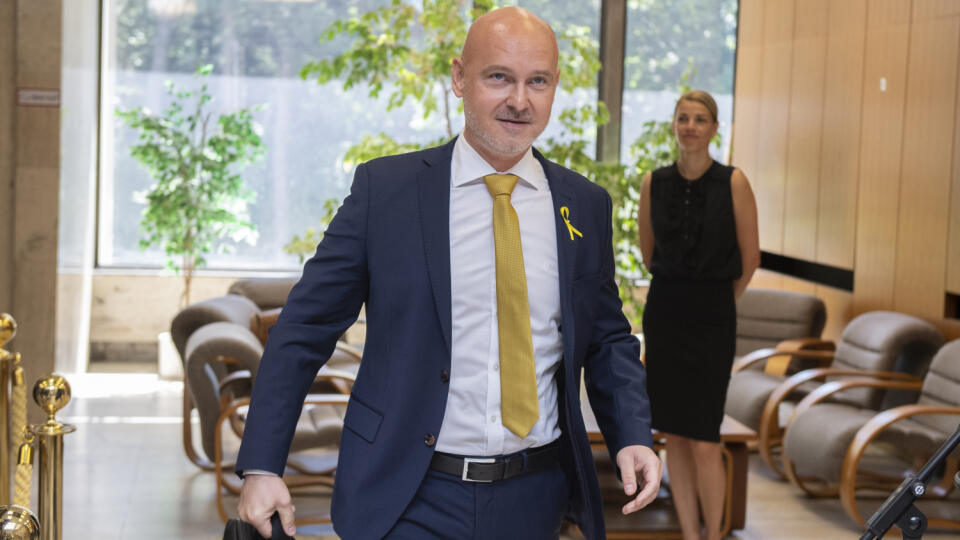 Na snímke minister školstva, vedy, výskumu a športu SR Branislav Gröhling pred zasadnutím vlády SR 15. júna 2022 v Bratislave. FOTO TASR - Pavel Neubauer