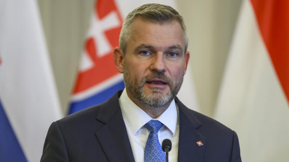 Na snímke slovenský prezident Peter Pellegrini počas tlačovej konferencie s maďarským prezidentom Tamásom Sulyokom po spoločnom stretnutí v Budapešti 18. júla 2024. Pellegrini pricestoval na prvú oficiálnu návštevu Maďarska od nástupu do funkcie. FOTO TASR - Jaroslav Novák