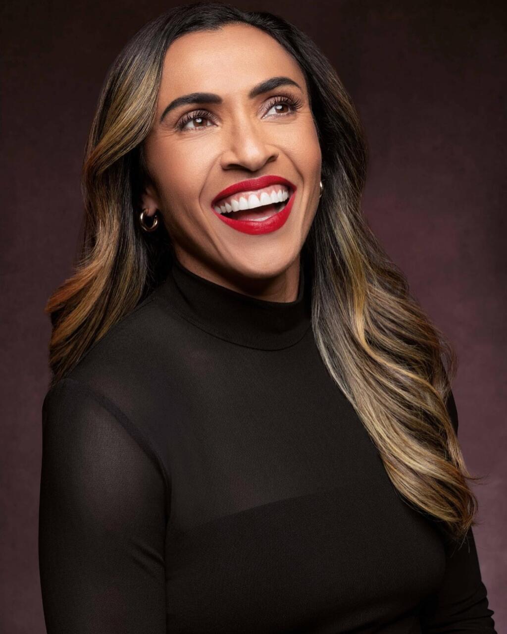 Futbalistka Marta je považovaná za najlepšiu v histórii a teraz sa bude vydávať za spoluhráčku.