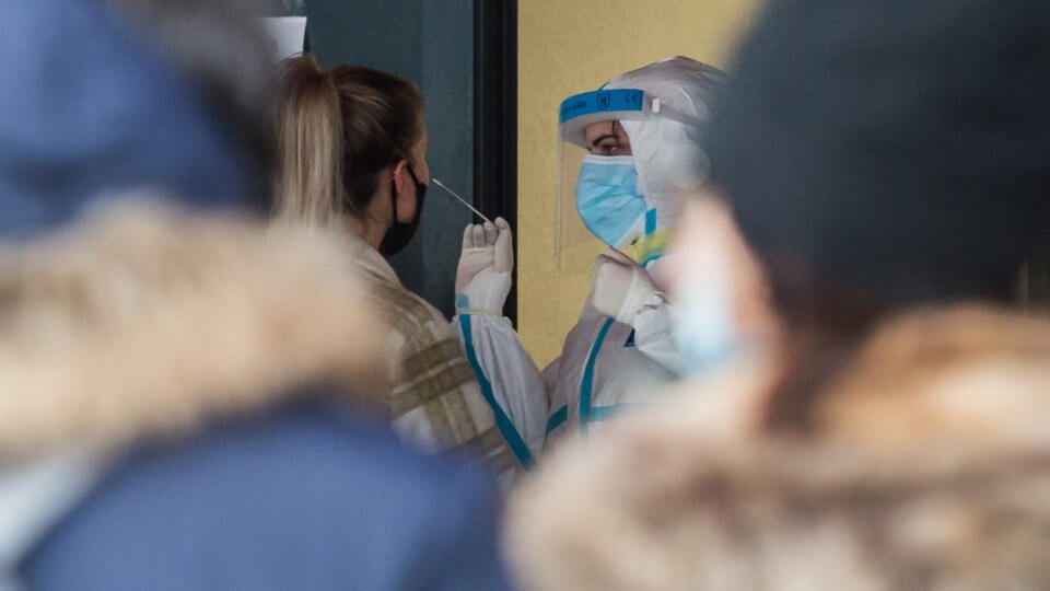 Na snímke odberné miesto na RT - PCR testovanie na zimnom štadióne Ondreja Nepelu v Bratislave 6. februára 2021. FOTO TASR - Martin Baumann