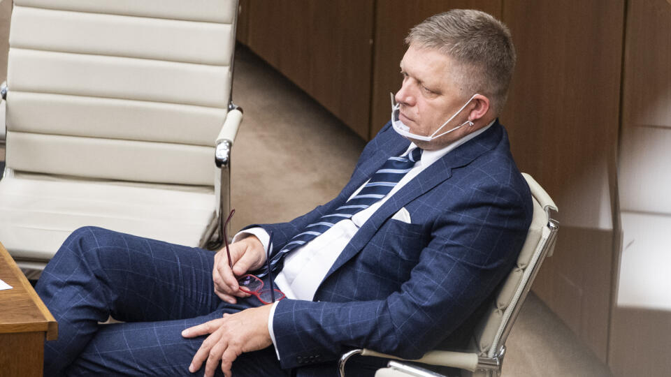 Na snímke poslanec NRSR Robert Fico (SMER-SD) počas rokovania mimoriadnej 34. schôdze NRSR v Bratislave 30. júna 2021. Minister financií Igor Matovič (OĽANO) čelí odvolávaniu z funkcie. FOTO TASR - Jaroslav Novák