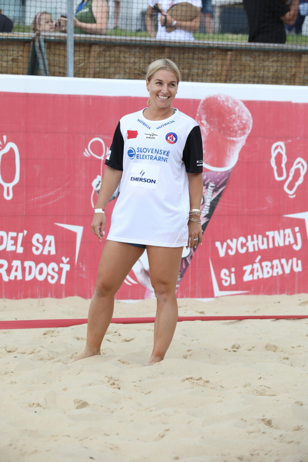 Dominika Cibulková ukázala niečo aj s futbalového umenia. Nechýbal jej pri tom úsmev na tvári.