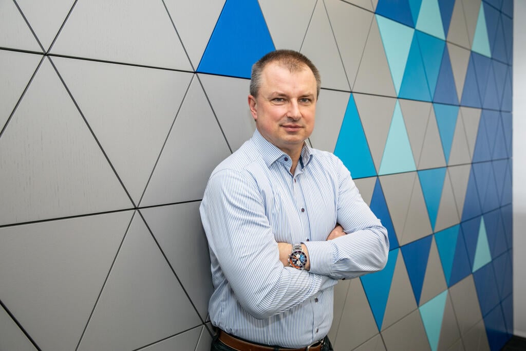 Na fotke je šéf spoločnosti Aliter Technologies Peter Dostál.