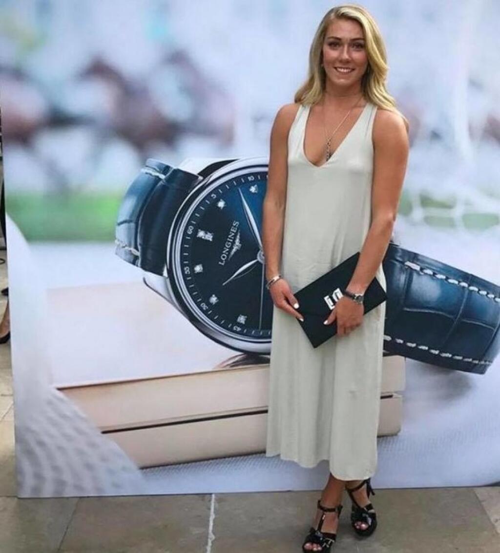 Aj hviezdna lyžiarka Mikaela Shiffrinová sa predviedla bez podprsenky, bradavkami hypnotizovala pohľady všetkých naokolo.