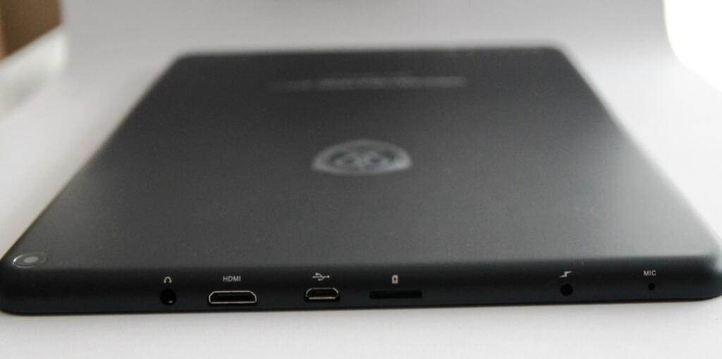 Prestigio MultiPad 4 Quantum 9.7 - Konektory sú sústredené na hornej hrane