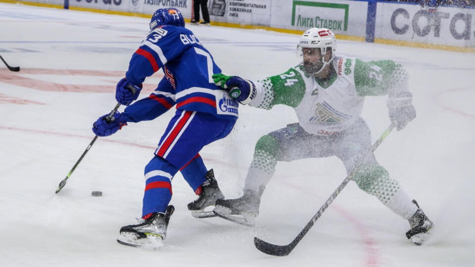 Ryan Murphy v zápase novej sezóny KHL.