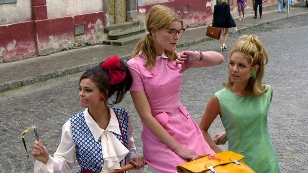 Herečka Zuzana Norisová (vpravo) vo filme Rebelové z roku 2000.