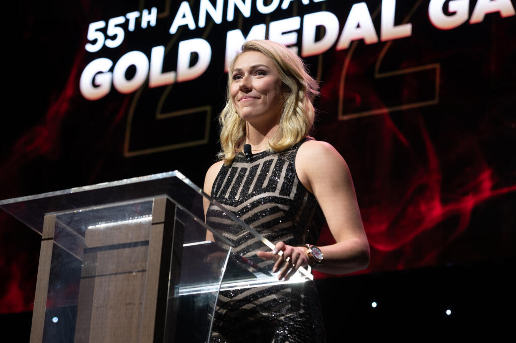 Zo svahu si Shiffrinová pred ďalšími pretekmi odskočila na podujatie Gold Medal Gala v New Yorku, kde zažiarila v obtiahnutých šatách.