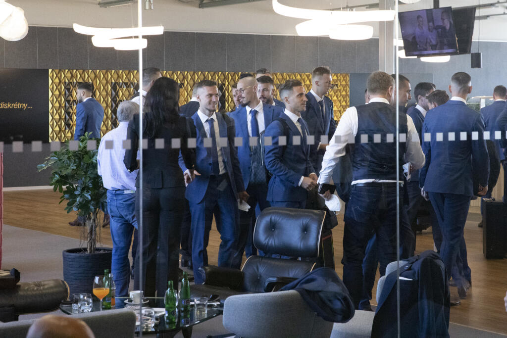 Odlet slovenských futbalových reprezentantov na majstrovstvá Európy 2021 do Petrohradu