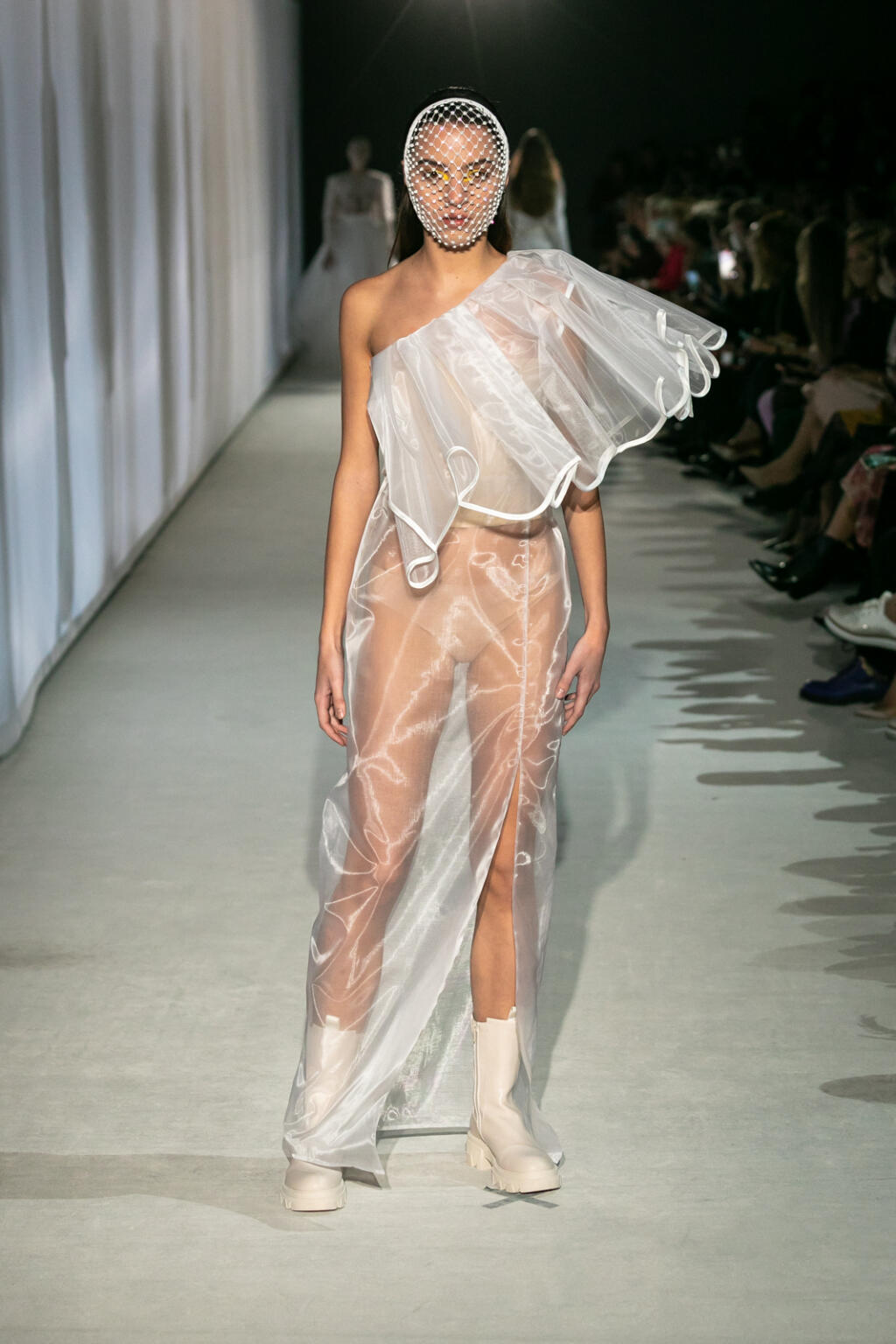 Kolekcia Narcissus dizajnéra Borisa Hanečku na Fashion LIVE! 2021.