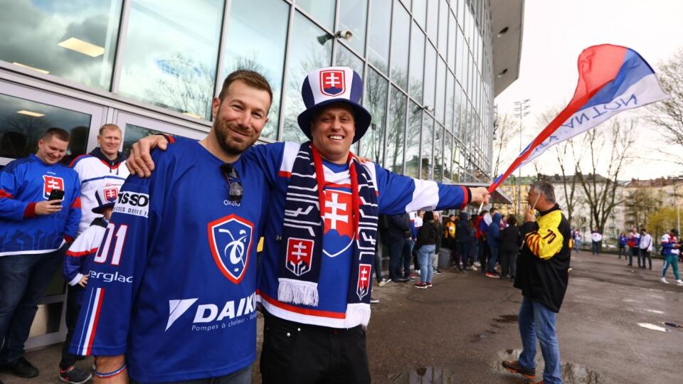 Slovenskí fanúšikovia to roztočili už pred Helsinki Ice Hall.