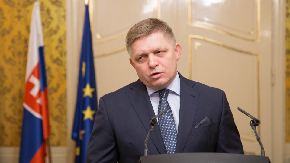 Robert Fico zostal v boji proti Andrejovi Kiskovi sám.