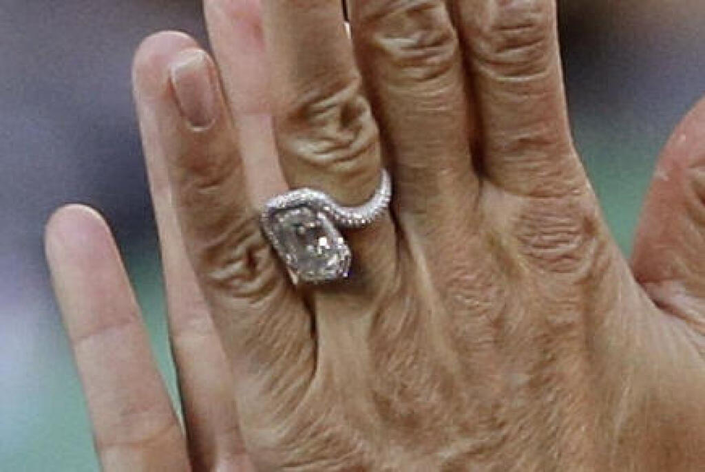 Drahé hodinky a ešte drahší prsteň nosí Mirka Federerová pravidelne.