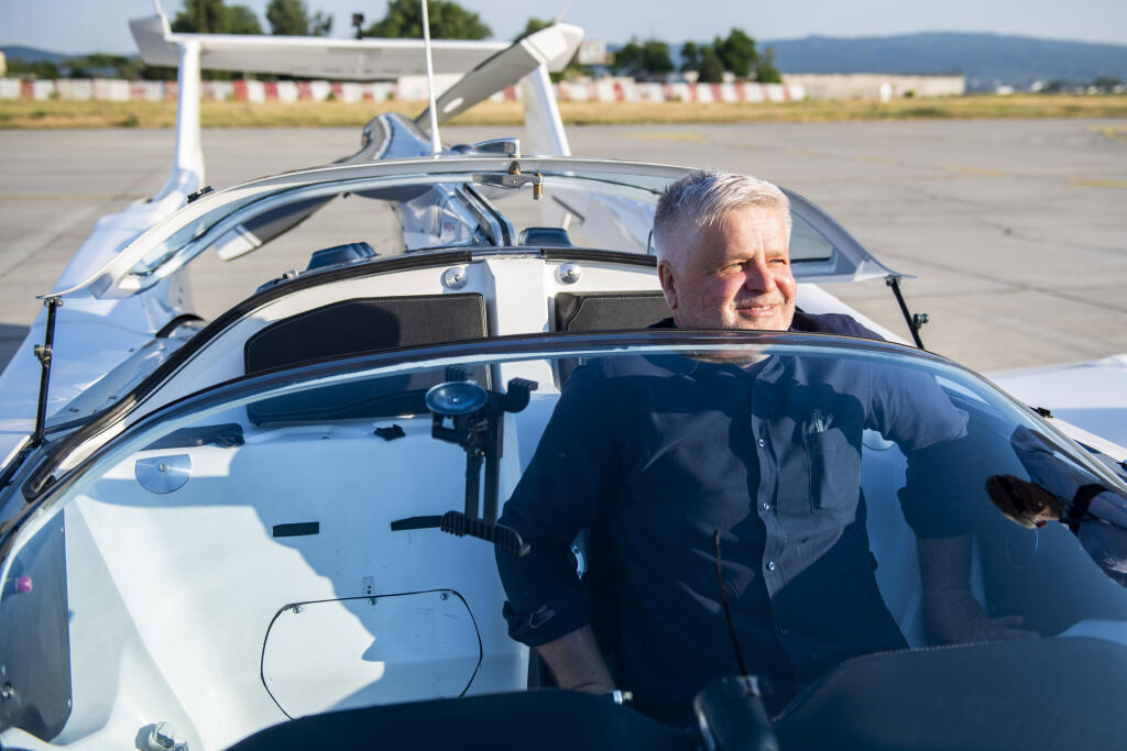 Lietajúce auto Aircar po prvý raz absolvovalo let medzi dvoma medzinárodnými letiskami
