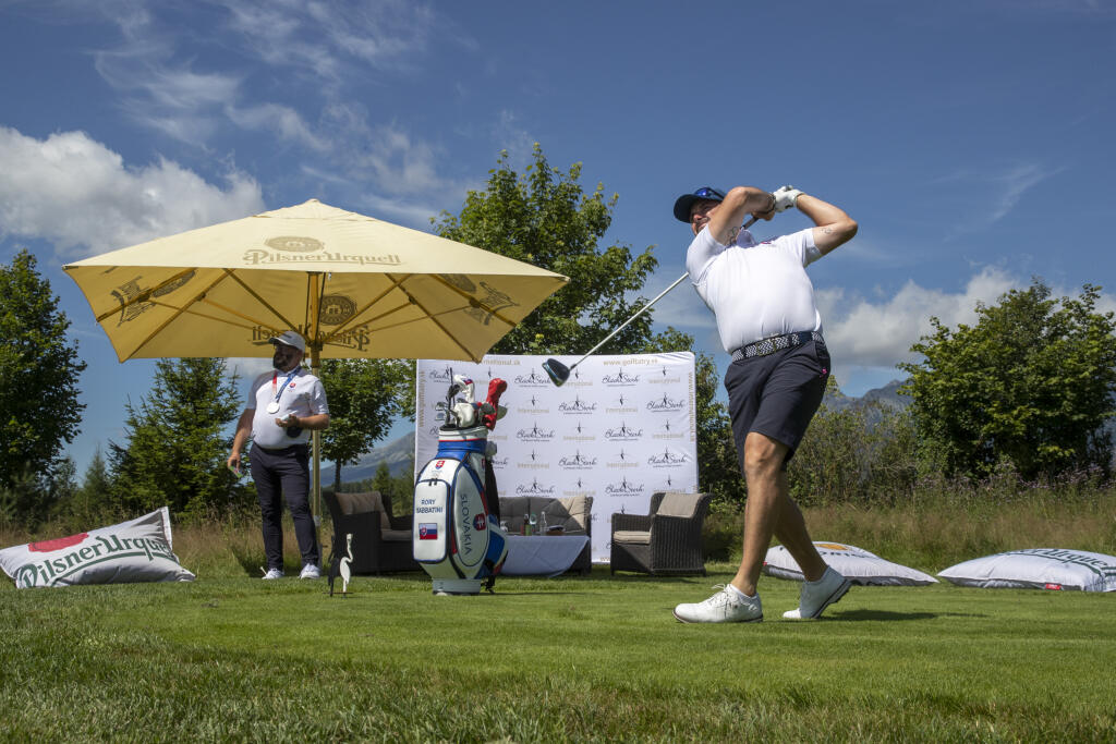 Rory Sabbatini podpisoval jednu loptičku za druhou a stíhal ich aj odpaľovať.