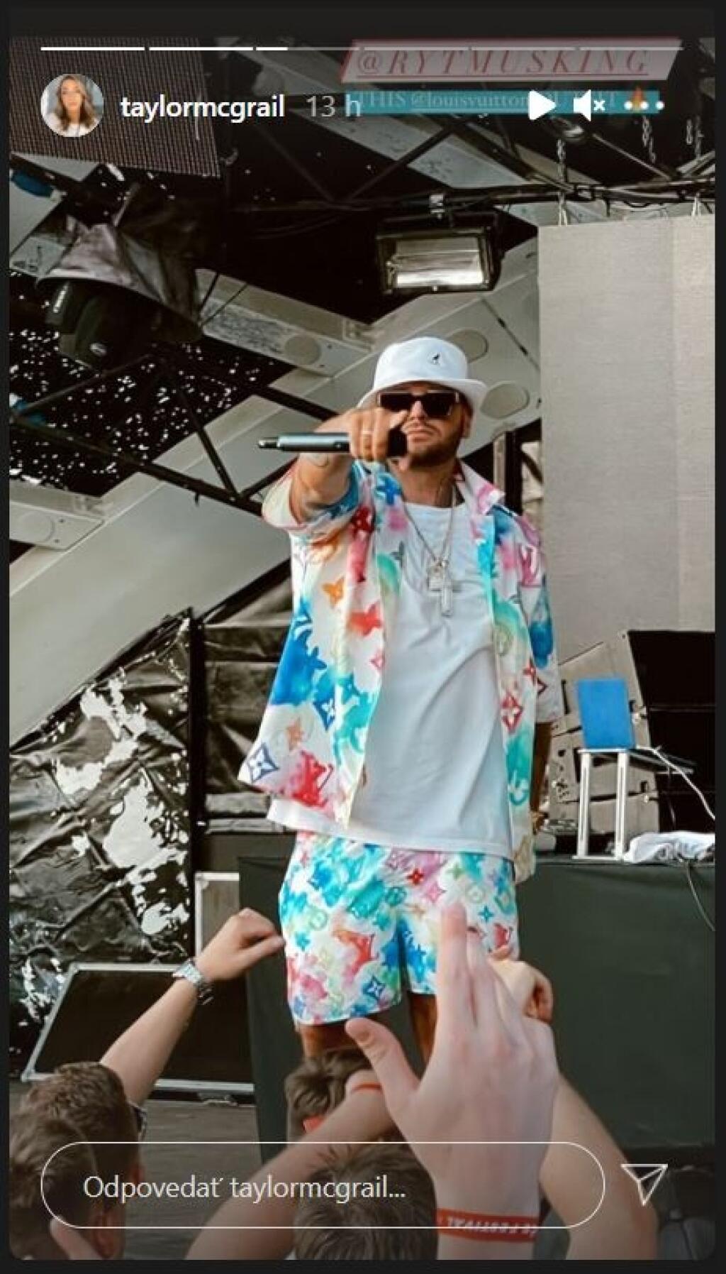 Priateľka brankára Adama Húsku Taylor si užila koncert Kontrafaktu.