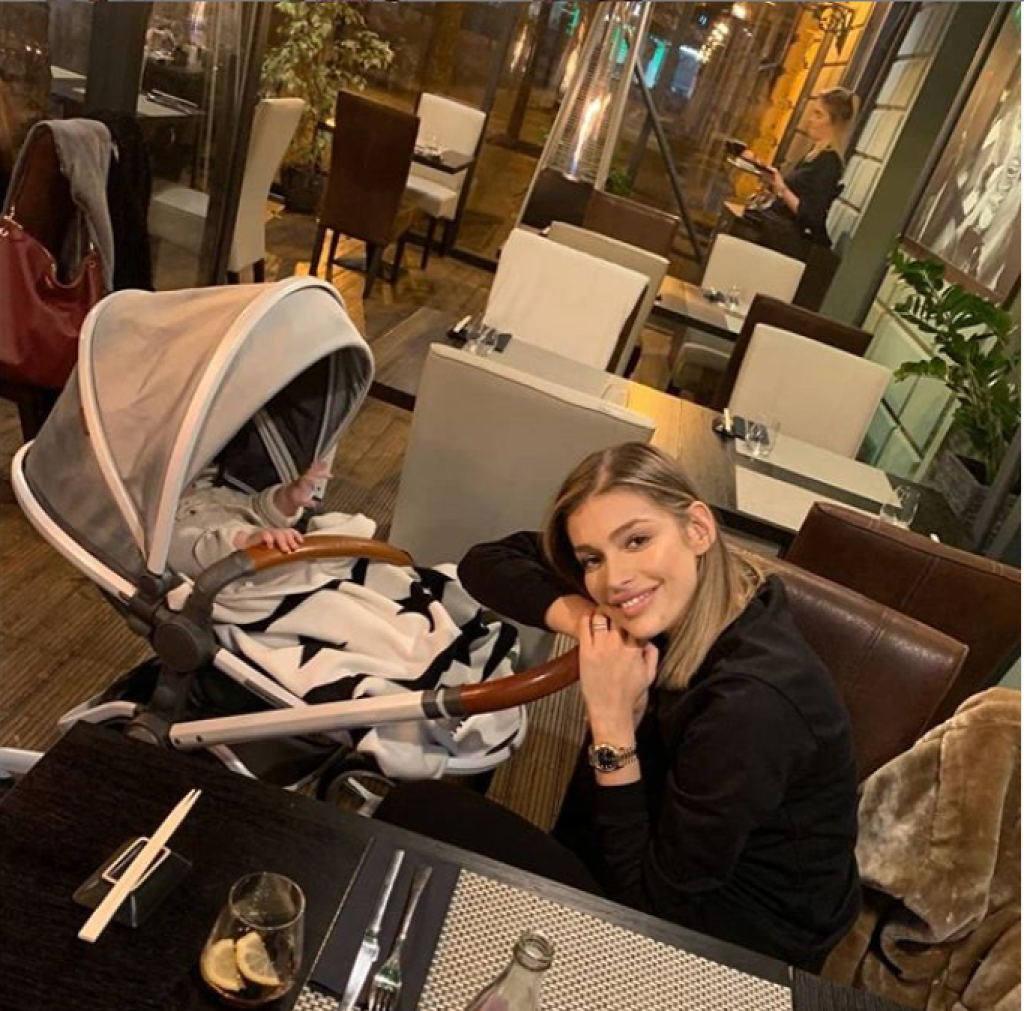 Jasmina je šťastná mama.