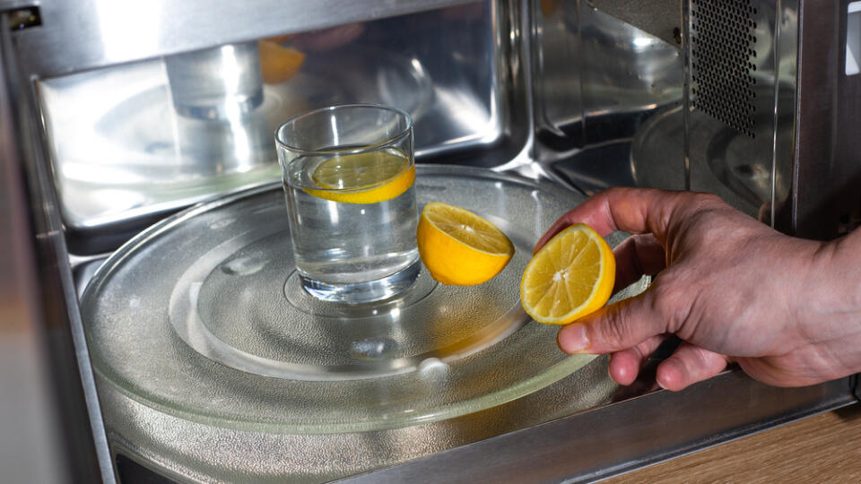 Process,Of,Cleaning,Or,Purifying,The,Microwave,Oven,By,Lemon