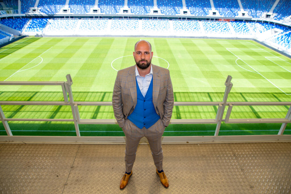 Viceprezident klubu ŠK Slovan Ivan Kmotrík ml. tvrdí, že polovičná kapacita nestačí.