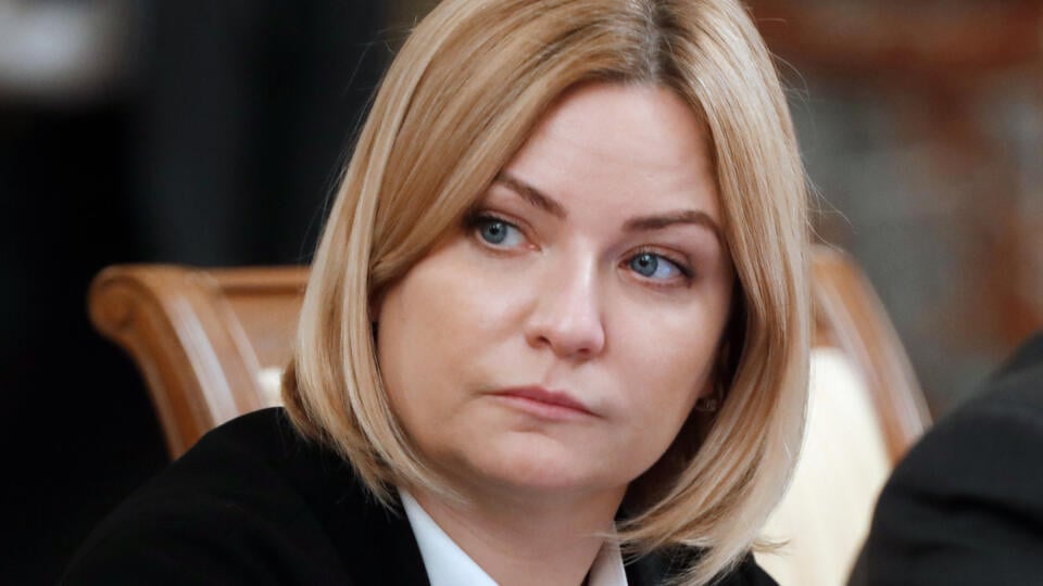 KK21 Moskva - Na snímke vydanej 6. mája 2020 ruská ministerka kultúry Oľga Ľubimovová počas zasadnutia kabinetu v Moskve. Koronavírusom nového typu sa v Rusku nakazila aj ministerka kultúry Oľga Ľubimovová, ktorá sa stala tretím členom ruskej vlády s pozitívnym testom na COVID-19. FOTO TASR/AP
In this photo taken on Thursday, May 12, 2020, Russian Culture Minister Olga Lyubimova attends a new cabinet meeting in Moscow, Russia. Russia's minister of culture has tested positive for the new coronav