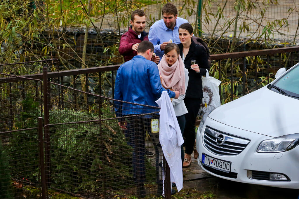 Na snimke posledne pripravy pred sobasom Petra Sagana a Katariny Smolkovej.