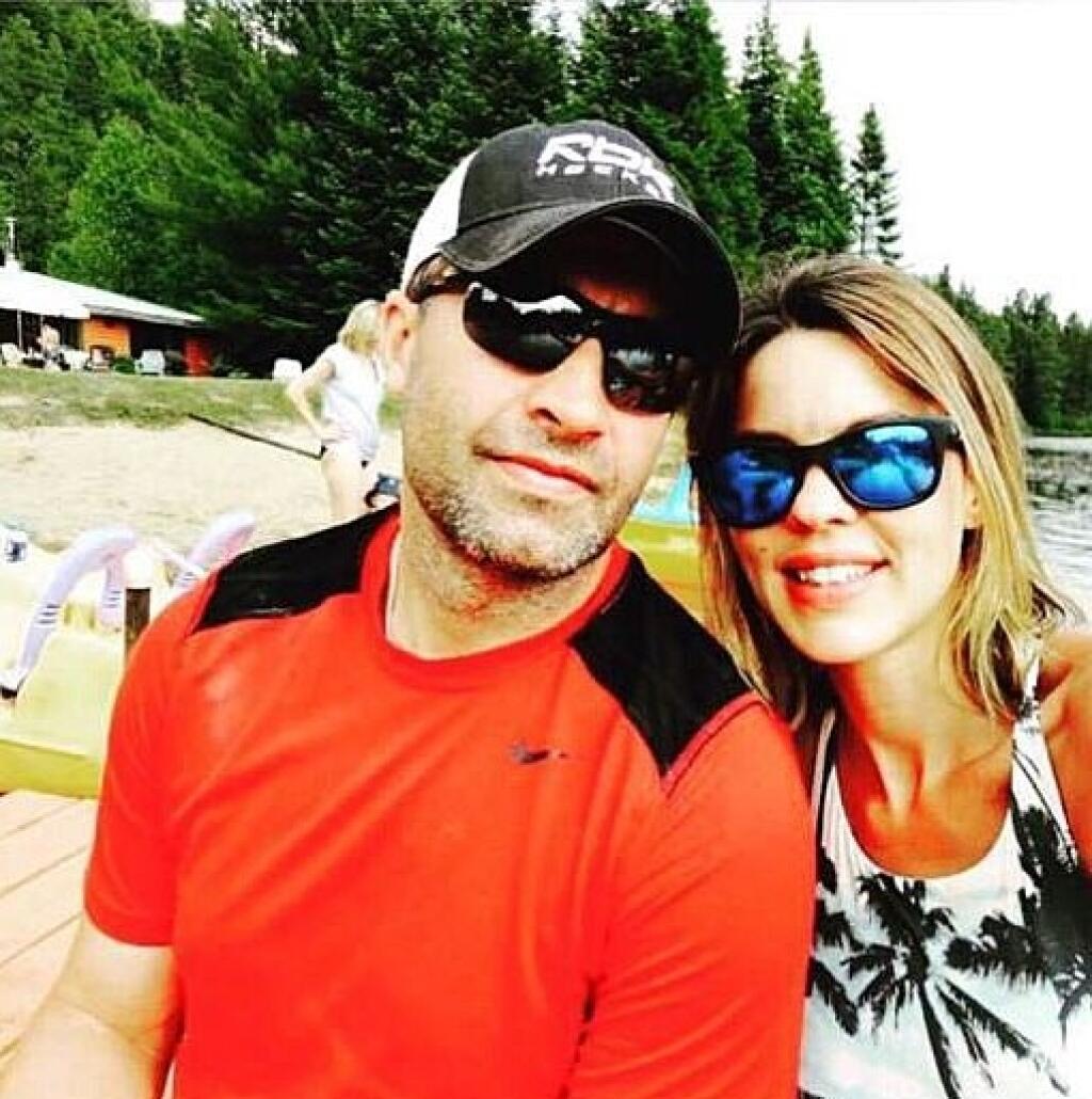 Exmanželka legendárneho českého hokejistu Romana Hamrlíka (47) oznámila cez sociálne siete šokujúcu správu o tom, že na hrobe jej nebohého syna Jamesa (†9) úradovali bezcharakterní zlodeji.