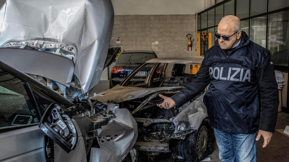 PO ZÁŤAHU
Policajti mali pri lapaní členov ’Ndranghety plné ruky práce.