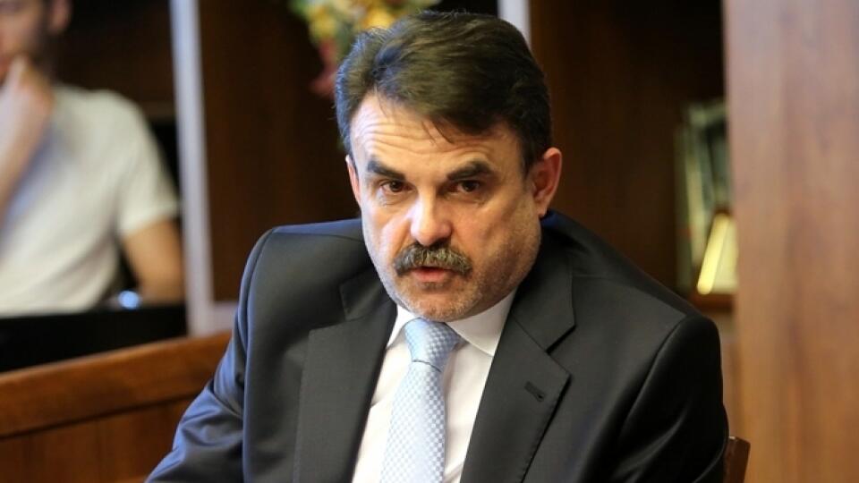 Generálny prokurátor Jaromír Čižnár požiadal prezidentku Zuzanu Čaputovú o uvoľnenie z funkcie.